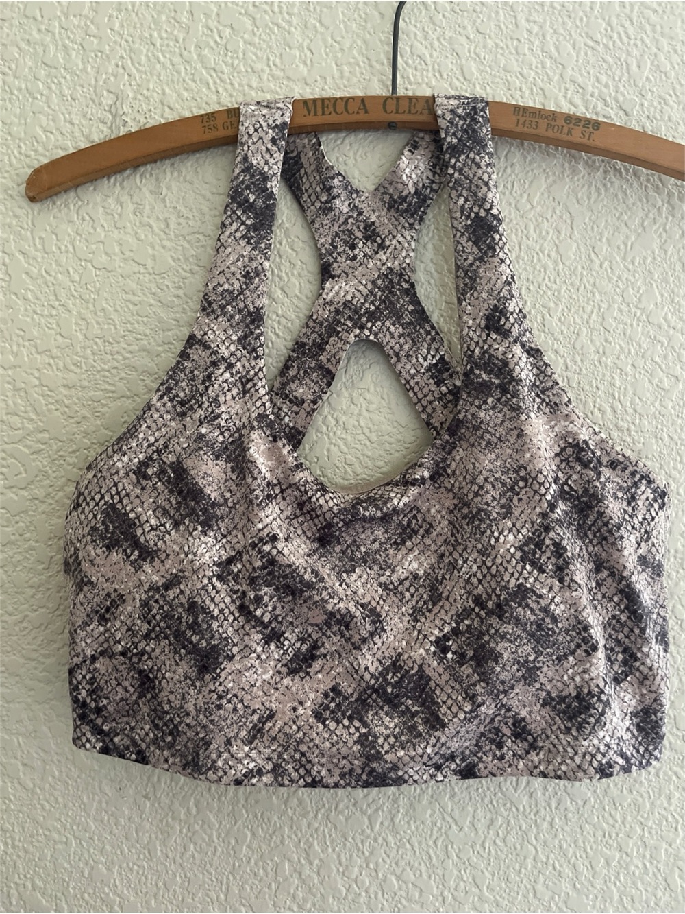 Gap Fit Eclipse Snakeskin Racerback Sports Bra Women’s Size Medium
